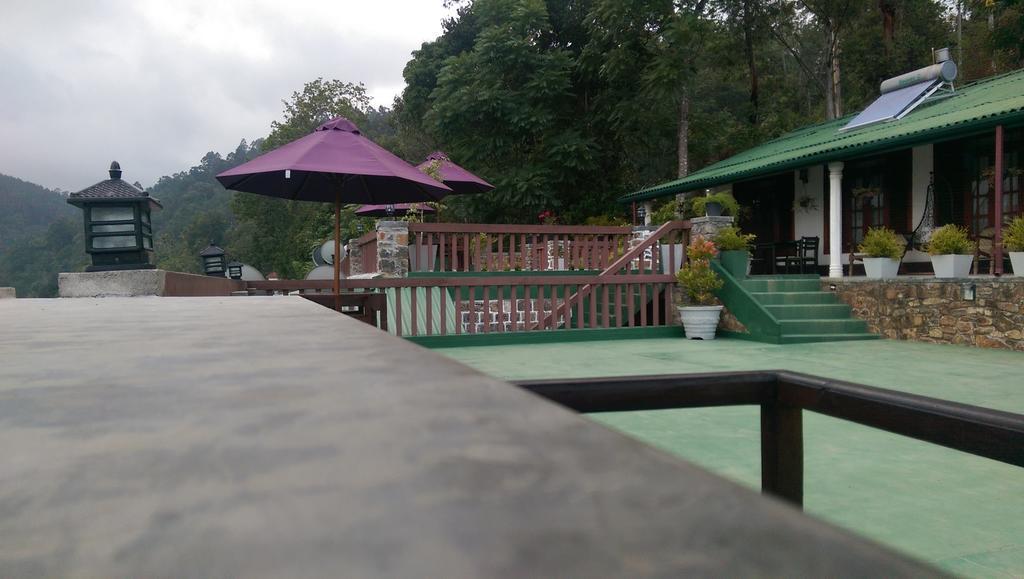 Laura Hotel Ella Bagian luar foto