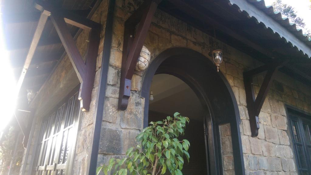 Laura Hotel Ella Bagian luar foto