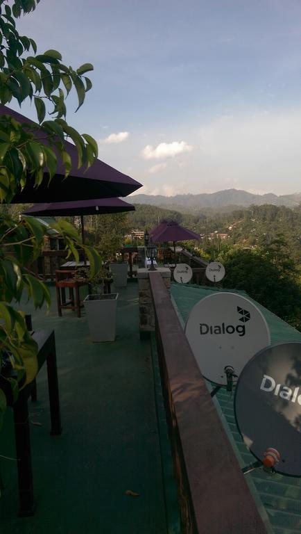 Laura Hotel Ella Bagian luar foto