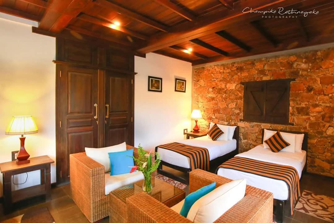 Laura Hotel Ella Bagian luar foto