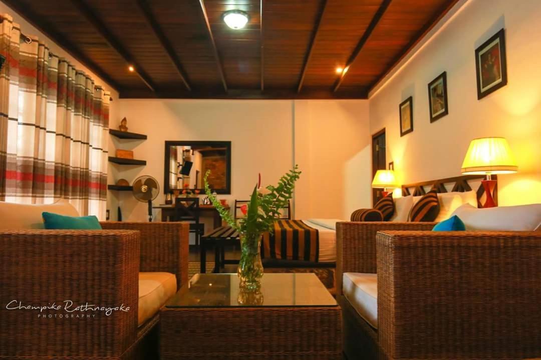 Laura Hotel Ella Bagian luar foto