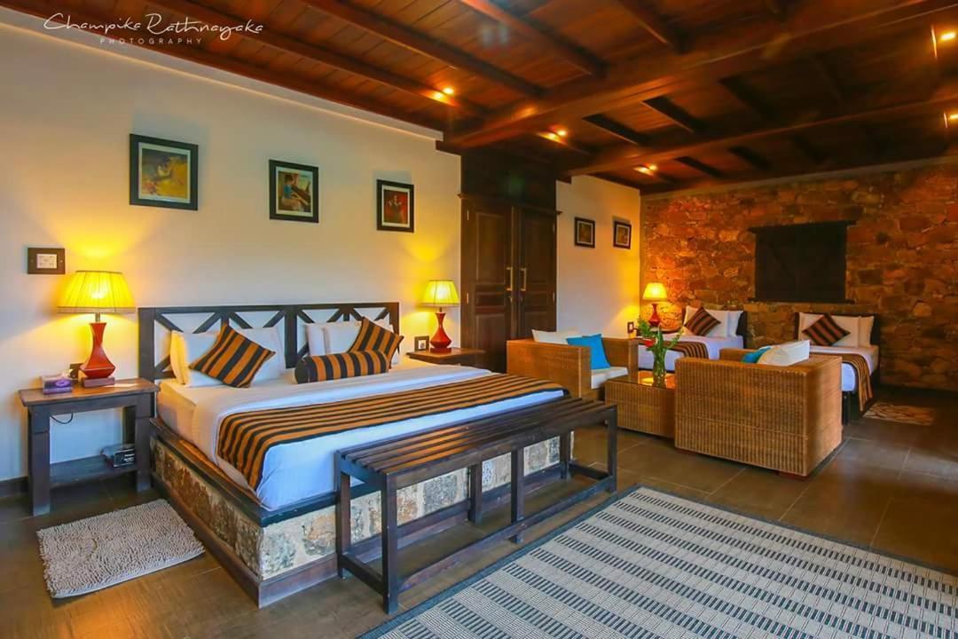 Laura Hotel Ella Bagian luar foto