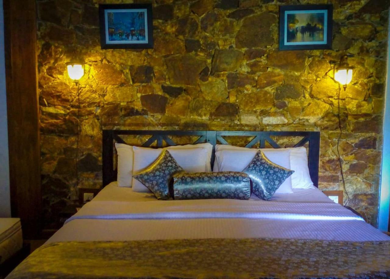 Laura Hotel Ella Bagian luar foto