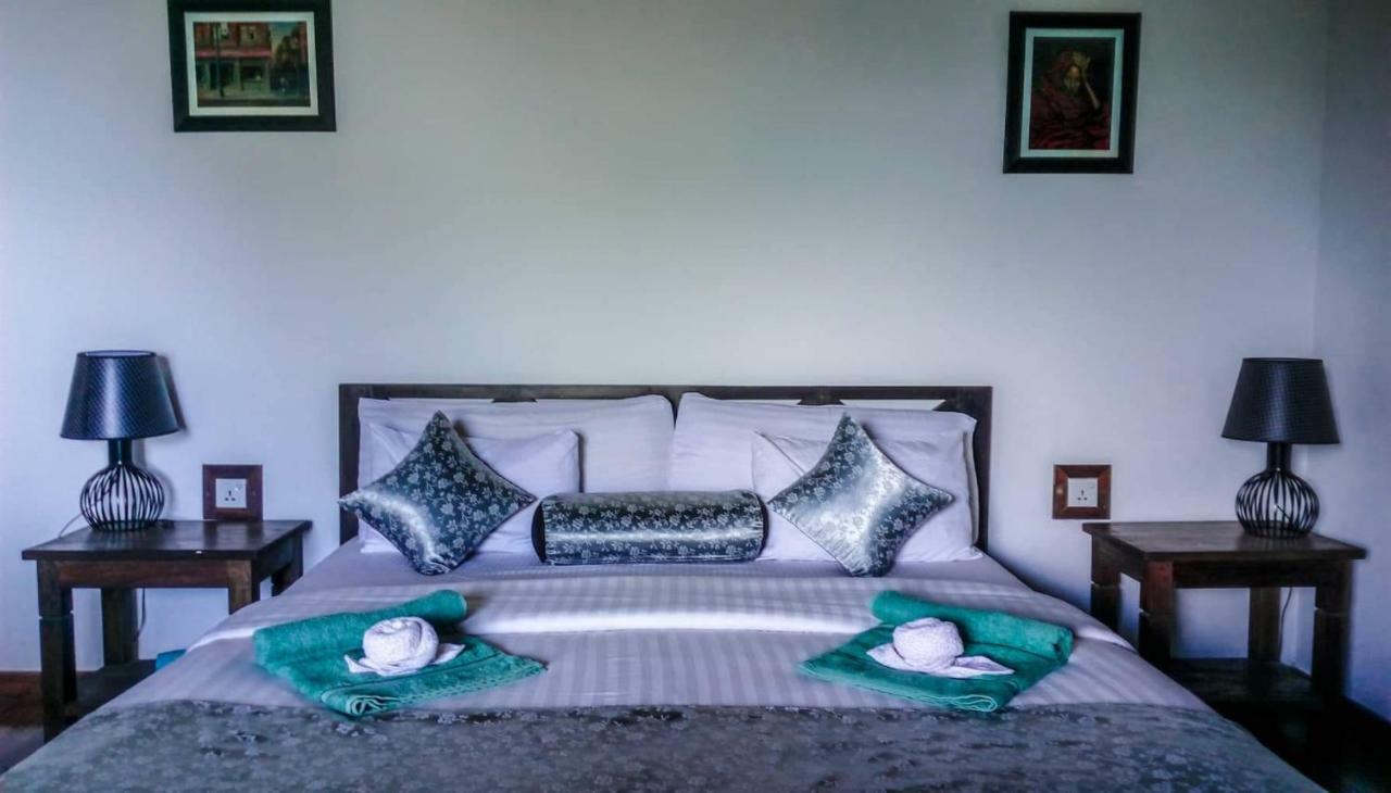 Laura Hotel Ella Bagian luar foto